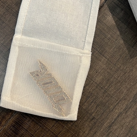 100% AUTHENTIC DIOR EMBELLISHED CHARM . Comes with the box and dust pock… - Picture 9 of 17